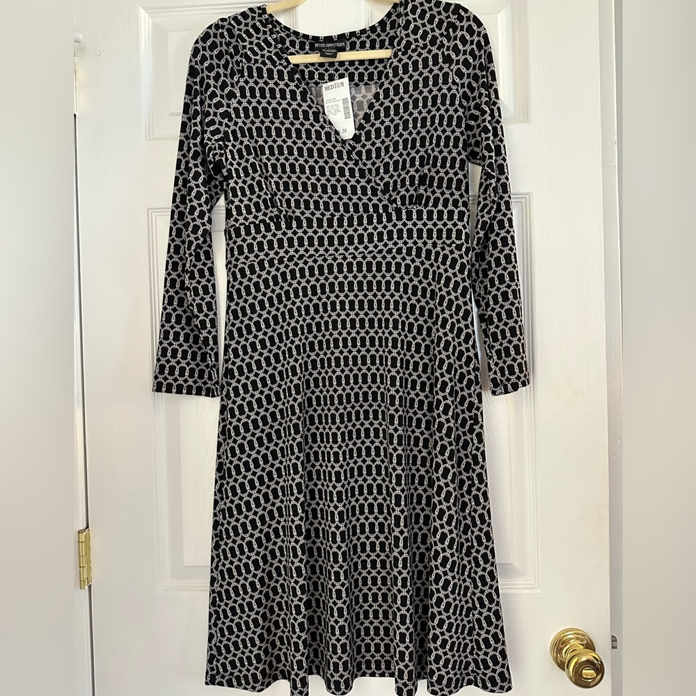 Petite Sophisticate M black/white dress.